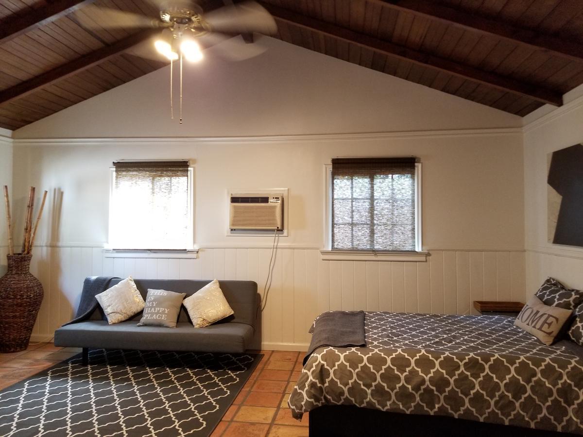 Homestay Workaholics House *