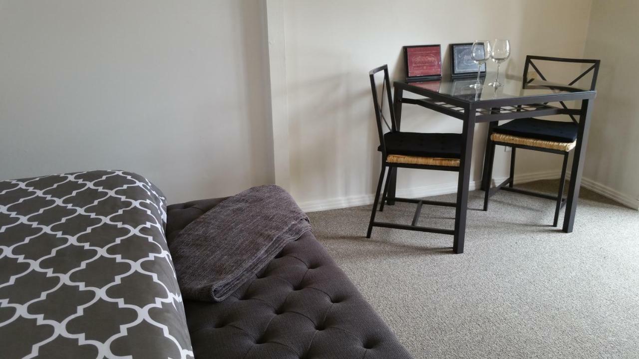 Workaholics House Homestay *